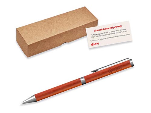 Dřevěné pero v papírové krabičce